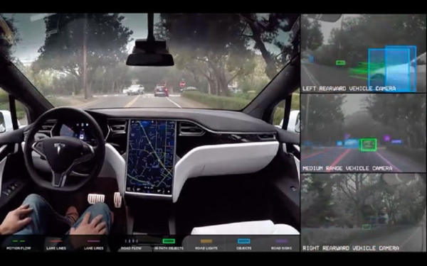 特斯拉無人車已經(jīng)量產(chǎn)，并投入使用了。